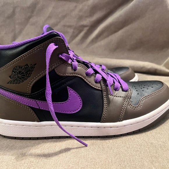 Hardly worn!! Men’s size 8.5 Nike Air Jordans - Picture 4 of 15